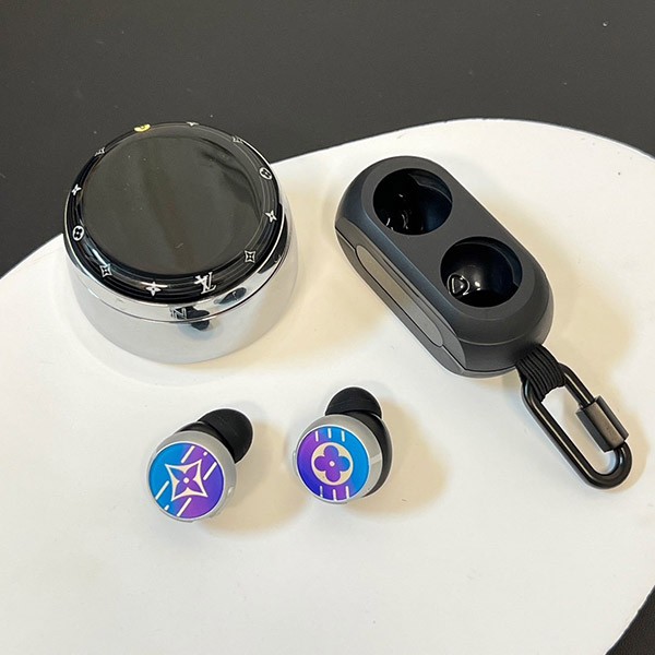 Louis Vuitton Replica Horizon Light Up Earphones Blue to Violet Gradient QAB250