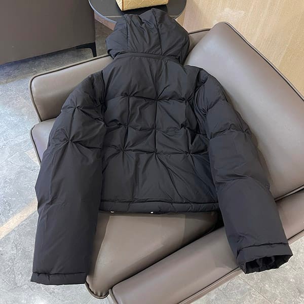 I definitely want it! Loewe Anagram Down Jacket Replica loz80368
