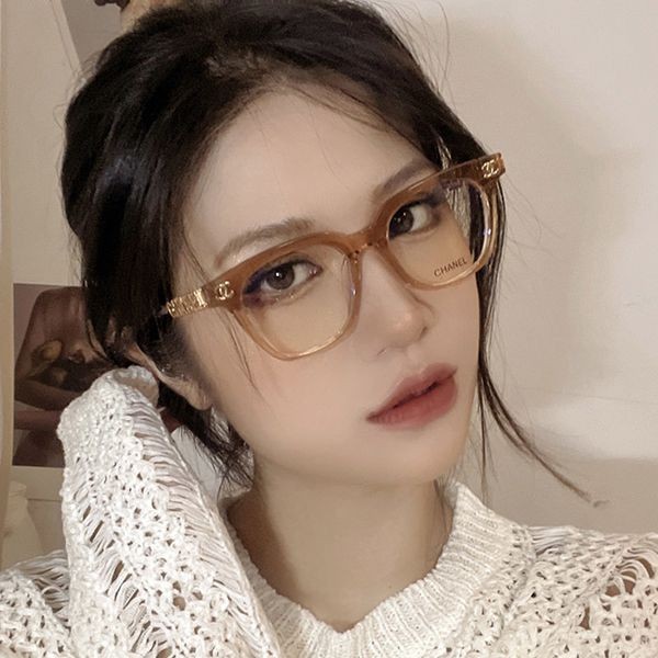 Chanel Gold Logo Sunglasses Replica 0747 [Stylish and Simple] shi36356