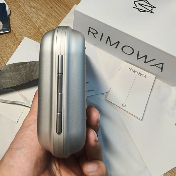 Popularity rising ◆ Rimowa sling bag replica ◆ Made of aluminum ◆ Unisex rif95079