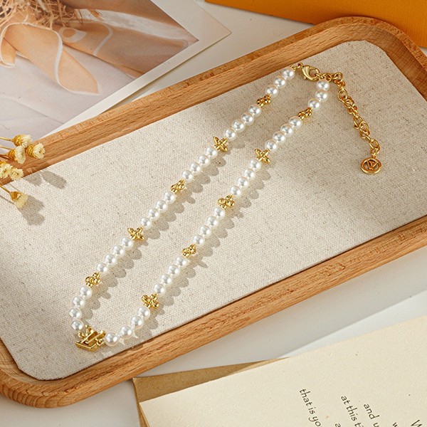 Stylish Louis Vuitton Necklace My LV Pearl Fake M01990 Stylish Louis Vuitton Necklace My LV Pearl Fake M01990