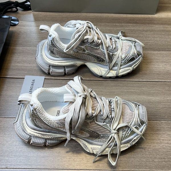 Eye-catching colors Balenciaga SNEAKERS Replica Sneakers bag40312