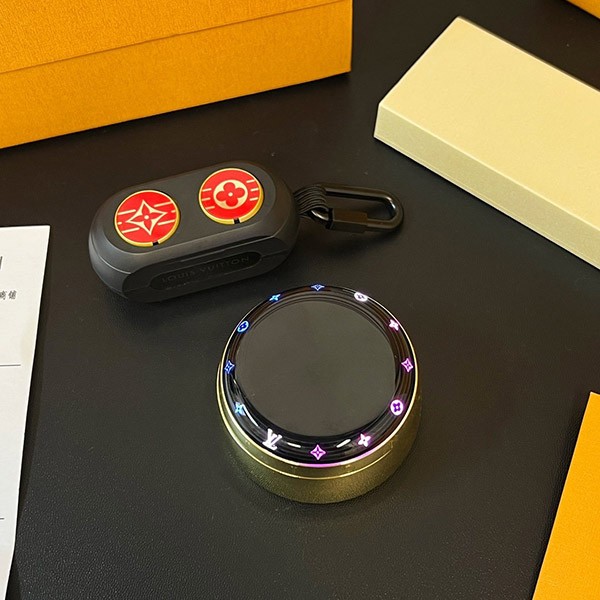 Louis Vuitton Horizon Light Up Earphones Replica Red QAB240