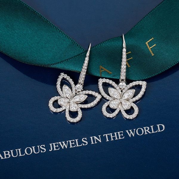 Extremely rare! [Used by many celebrities] Graff diamond earrings, fake, 925 silver, gus56620