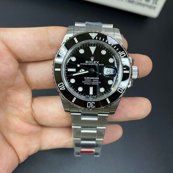 A thorough comparison of genuine and replica watches 116610LN