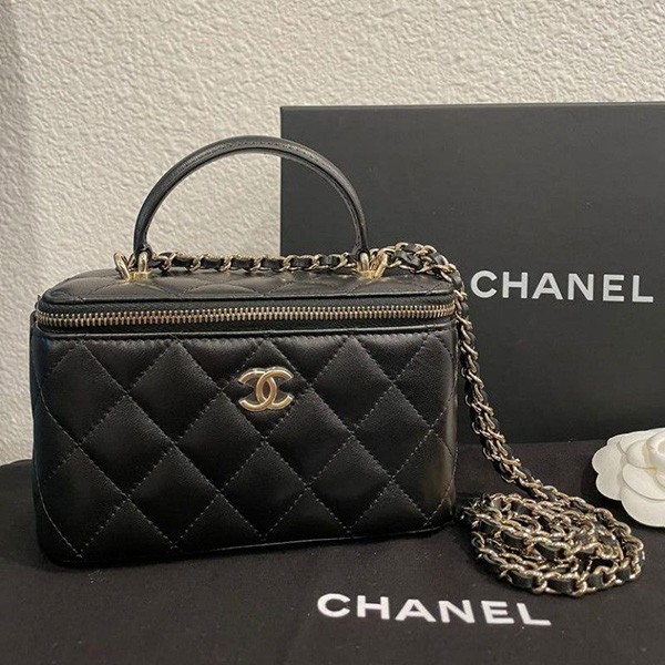 Classy magazine Chanel! Classy Chanel vanity bag replica Matelasse shoulder strap 4 colors AP2199 Classy magazine Chanel! Classy Chanel vanity bag replica Matelasse shoulder strap 4 colors AP2199