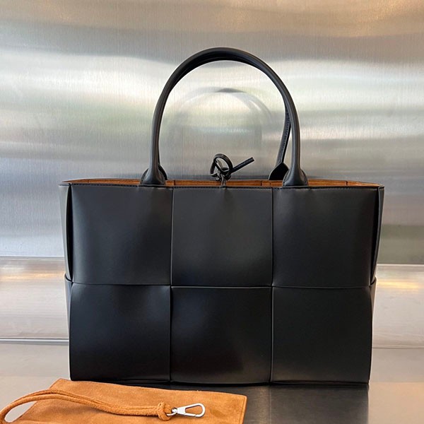 Bottega Veneta Medium Arco Replica Tote Bag boh49801