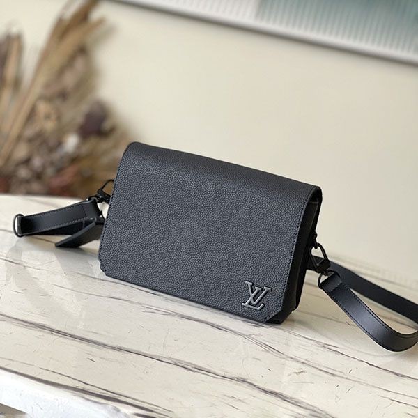 Classic Louis Vuitton wearable wallet shoulder bag replica M82085 Classic Louis Vuitton wearable wallet shoulder bag replica M82085