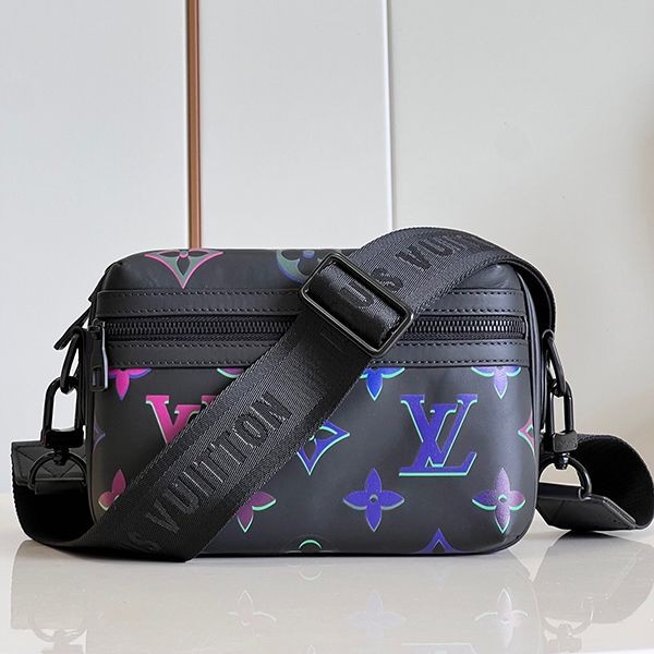 No. 1 in total sales! Louis Vuitton Comet Messenger Bag Replica M22495 No. 1 in total sales! Louis Vuitton Comet Messenger Bag Replica M22495