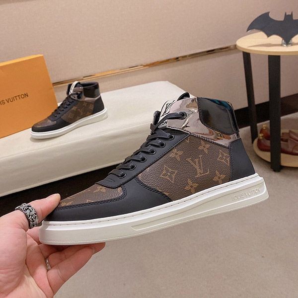 [Very easy to use] Louis Vuitton Rivoli Sneakers Replica vur01784