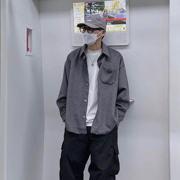 No. 1 in cumulative total sales! Replica Prada ☆ Shirt Denim Triangle Logo Patch Pocket puh07978 No. 1 in cumulative total sales! Replica Prada ☆ Shirt Denim Triangle Logo Patch Pocket puh07978