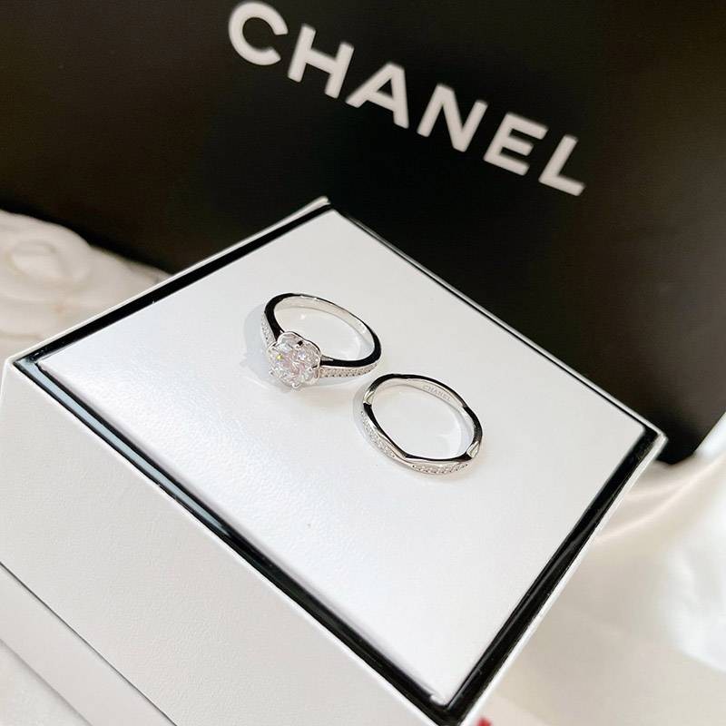 Popular all over the world? Fake Chanel Camellia Collection Ring shb78160