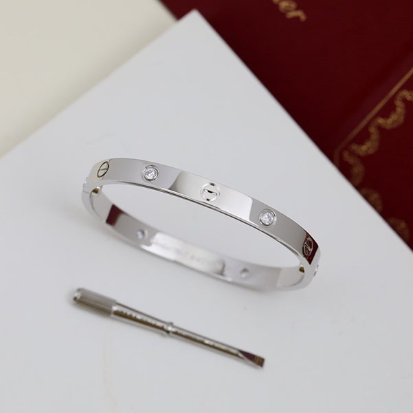 Cartier LOVE Bracelet Replica Small Model 6 Diamonds kat89499