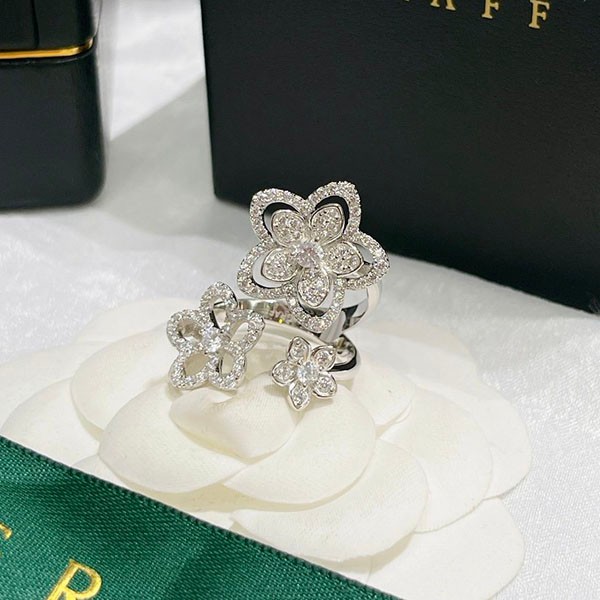 Best Price Guaranteed! GRAFF Triple Butterfly Silhouette Diamond Ring RGR790