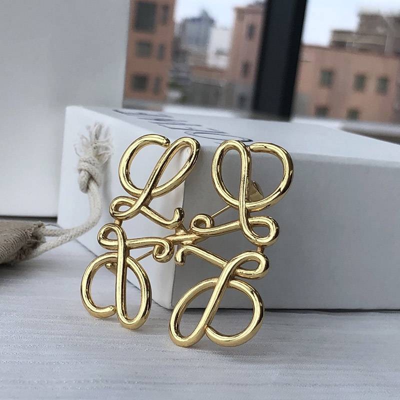 Sure to sell out! Loewe Brooch Replica Anagram Gold 11125020