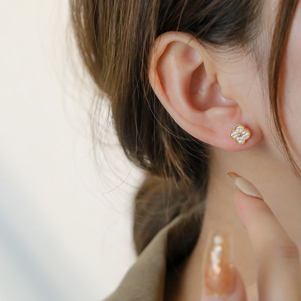 Battle for Van Cleef & Arpels Alhambra Earrings in 2 colors vae55857