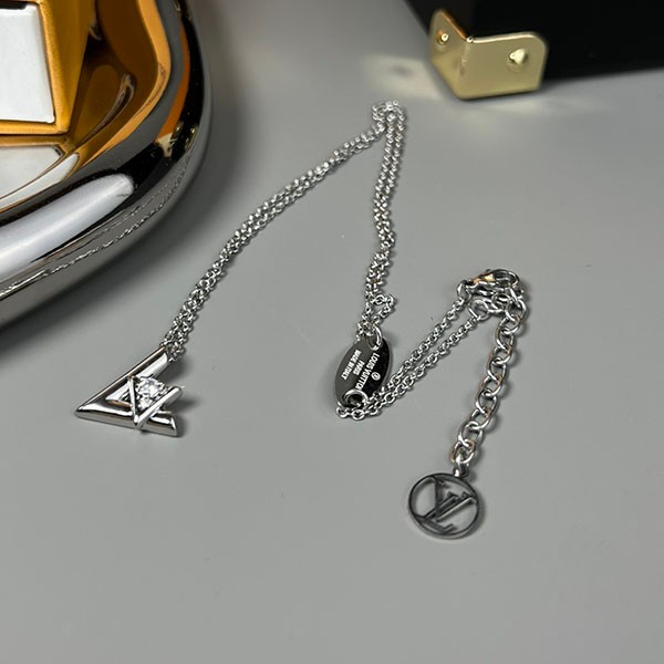 Love at first sight? Louis Vuitton Replica Pendant LV Volt One PM Necklace vua62462