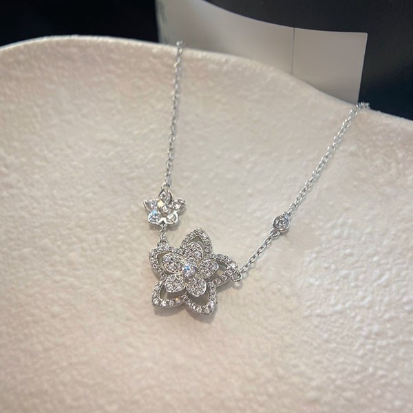 GRAFF Wildflower Double Diamond Pendant Replica RGP790 GRAFF Wildflower Double Diamond Pendant Replica RGP790