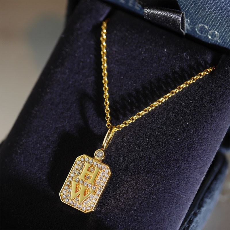 Eye-catching color Harry Winston diamond gold pendant replica ing46632