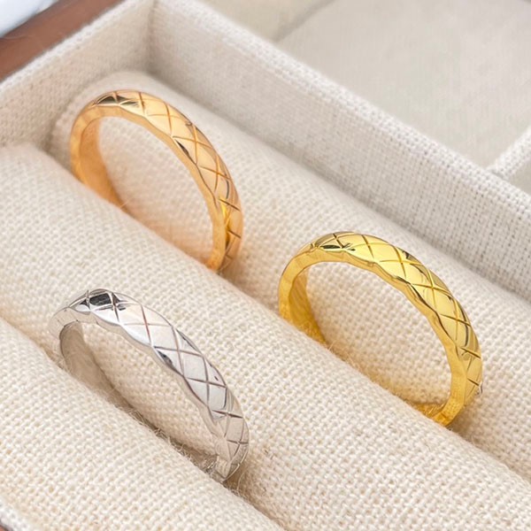 New and very popular Chanel replica 18K gold mini ring, shipping included shu32386