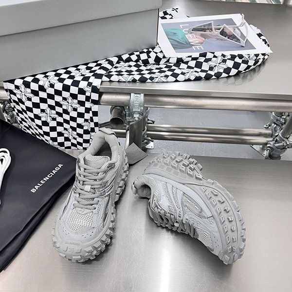 Immediate shipping Balenciaga Defender fake sneakers new limited edition bap16889
