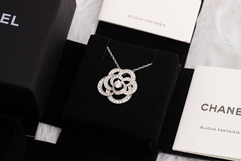 Cute Chanel Camellia Replica Collection Necklace shd35326 Cute Chanel Camellia Replica Collection Necklace shd35326