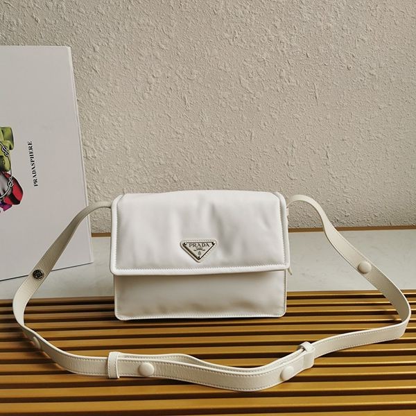 Super Hot Topic! Prada Replica Padded Flap Bag Re-Nylon Zipper Pocket put60471 Super Hot Topic! Prada Replica Padded Flap Bag Re-Nylon Zipper Pocket put60471
