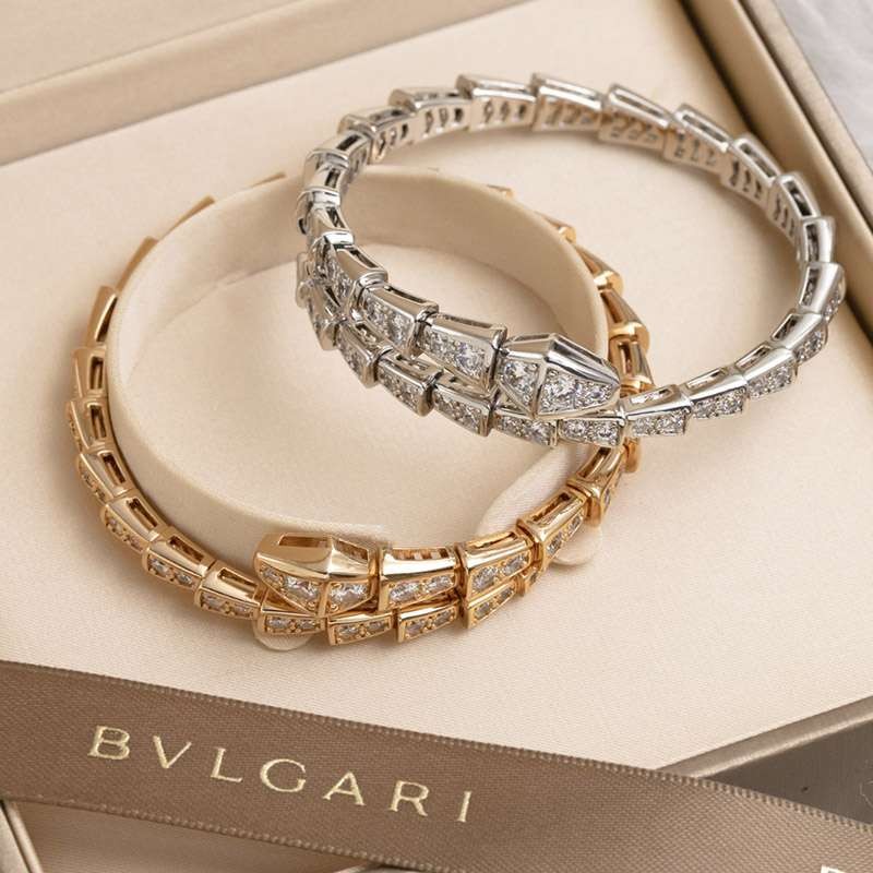 Very popular! Stylish Bulgari Serpenti replica bracelet in rose gold Buu24789