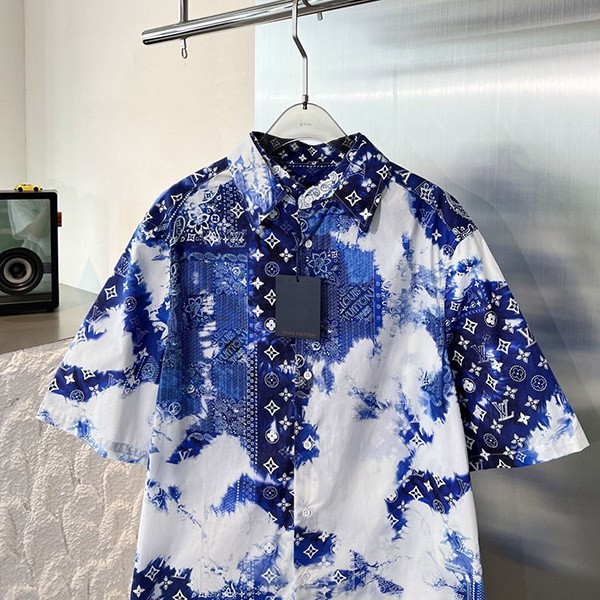 Very popular all over the world? Louis Vuitton Monogram Bandana Short Sleeve Shirt Replica 1AA4UD