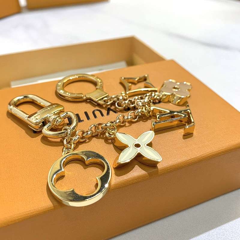 Will it arrive soon? [Louis Vuitton] Chain Fleur Bag Charm Replica M65111