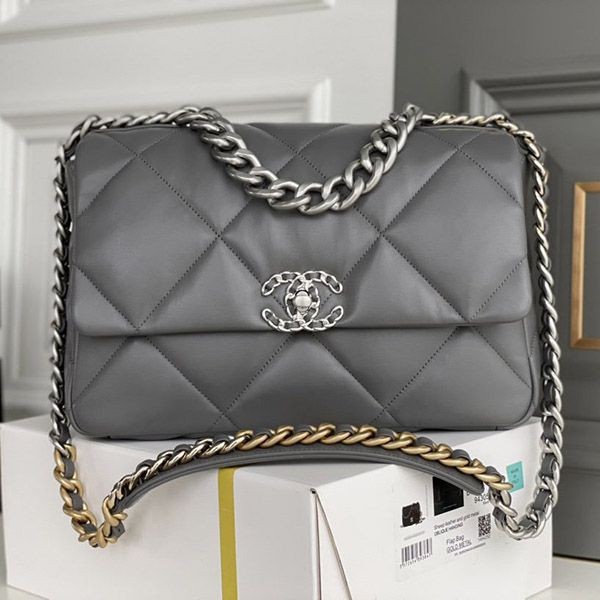 Not available in Japan Chanel 19 Maxi Handbag Replica AS1162