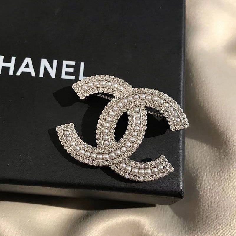 21AW new Chanel CC logo brooch replica shb82526