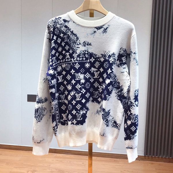 Very popular all over the world?? Louis Vuitton Monogram Bandana Crewneck Replica 1AA5FC