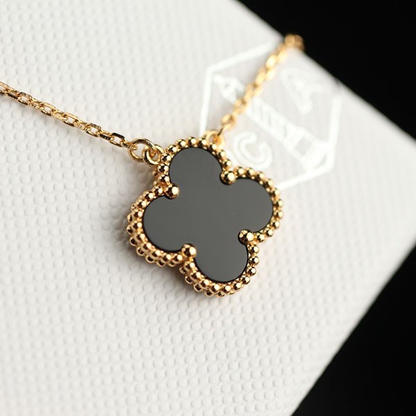 Van Cleef & Arpels Vintage Alhambra Pendant Replica Black VCARA4580