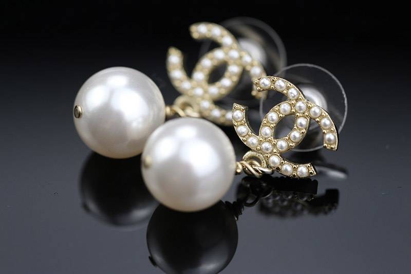 Not available in Japan, fake Chanel CC logo resin & strass earrings shx25580