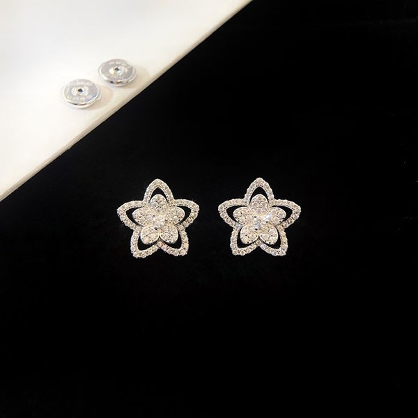 Best Price Guaranteed GRAFF Wildflower Diamond Stud Earrings RGE1669 Best Price Guaranteed GRAFF Wildflower Diamond Stud Earrings RGE1669