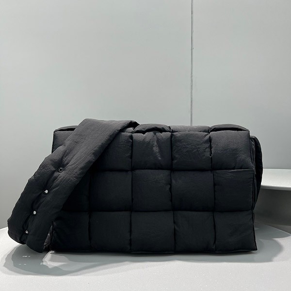 Extremely rare! Fake Bottega Padded Tech Cassette Black bob55550