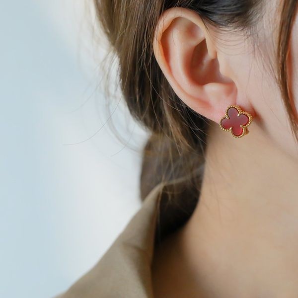 Love at first sight? Van Cleef & Arpels Alhambra earrings replica vaj70786