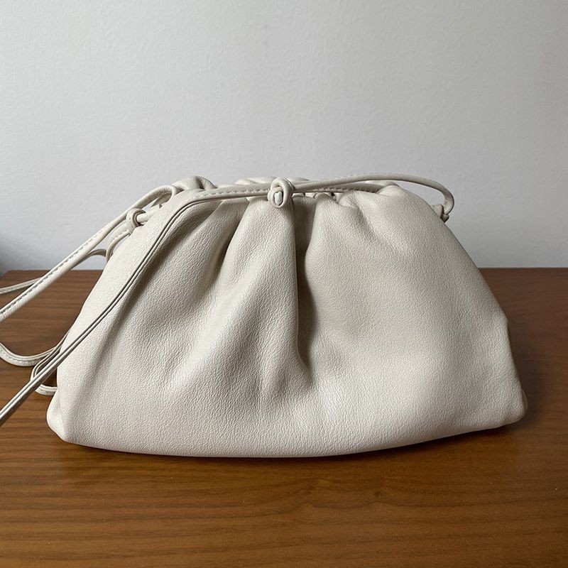 No. 1 in cumulative sales! Bottega Veneta Replica Mini The Pouch Leather Mini Clutch Bag boq35056 No. 1 in cumulative sales! Bottega Veneta Replica Mini The Pouch Leather Mini Clutch Bag boq35056