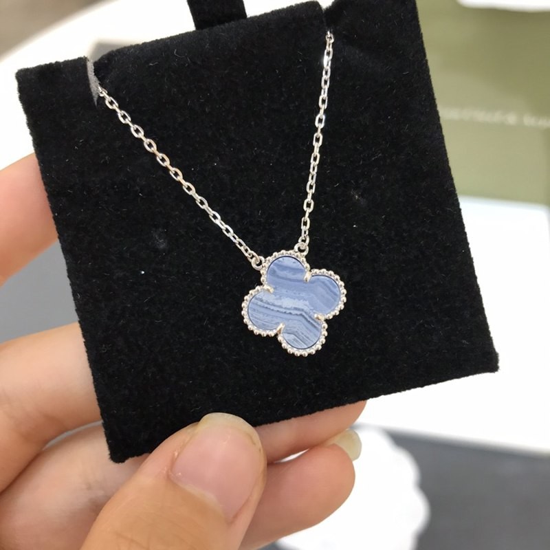 Rare Van Cleef & Arpels Vintage Alhambra Pendant Replica VCARD34900 Rare Van Cleef & Arpels Vintage Alhambra Pendant Replica VCARD34900