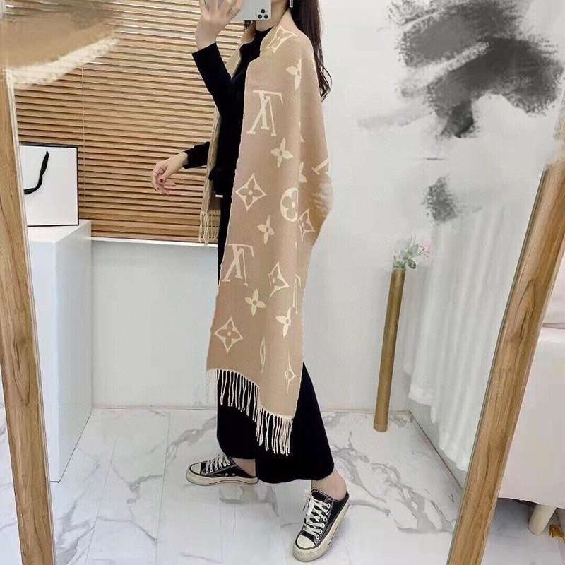 High quality??Louis Vuitton wool tassel scarf replica vui30590 High quality??Louis Vuitton wool tassel scarf replica vui30590
