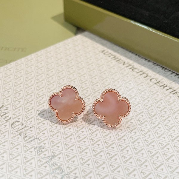 Love at first sight? Van Cleef & Arpels Replica Vintage Alhambra Earrings Clover vae49349