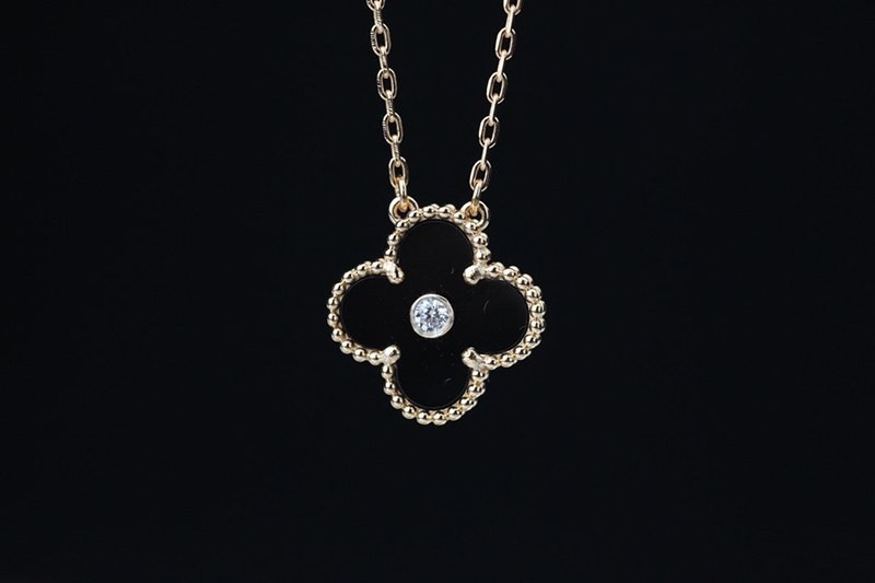 Eye-catching color [Van Cleef & Arpels replica] Alhambra pendant vah89732