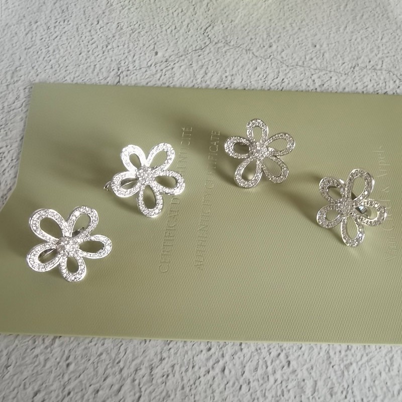 Best Price Challenge Van Cleef & Arpels Replica Lace Earrings VCARP05100