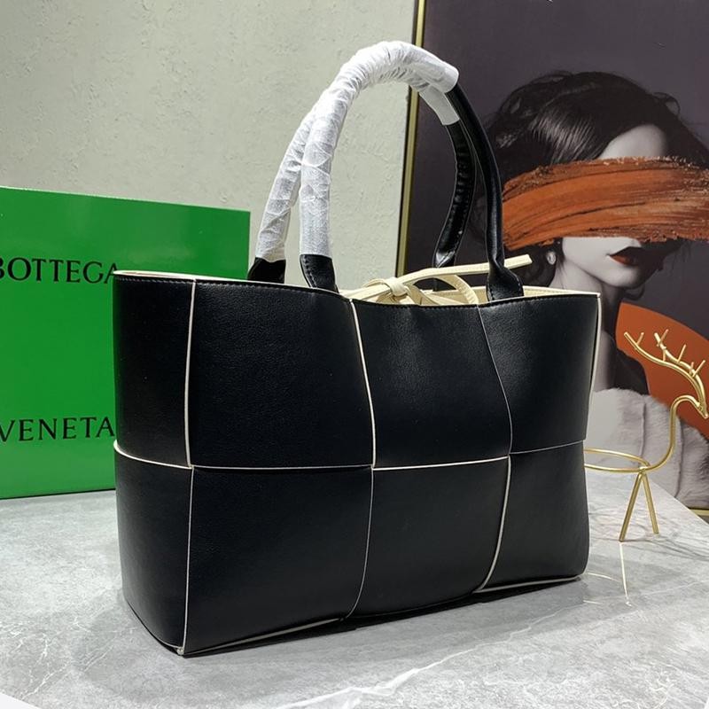 No.1 Popular Bottega Veneta Zaarco Tote Replica Black/White boq60058