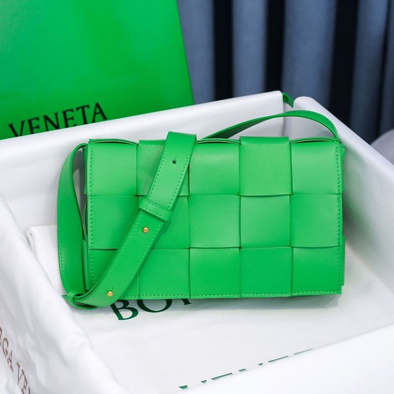 Free shipping Bottega Veneta fake Cassette crossbody bag bok27213