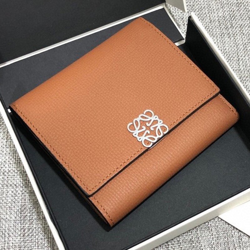 Classic [Loewe Wallet Parody] Anagram Trifold 6 cc Wallet lok40945