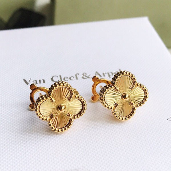 New for Autumn/Winter Van Cleef & Arpels Yellow Gold Earrings Replica Earrings vao07628