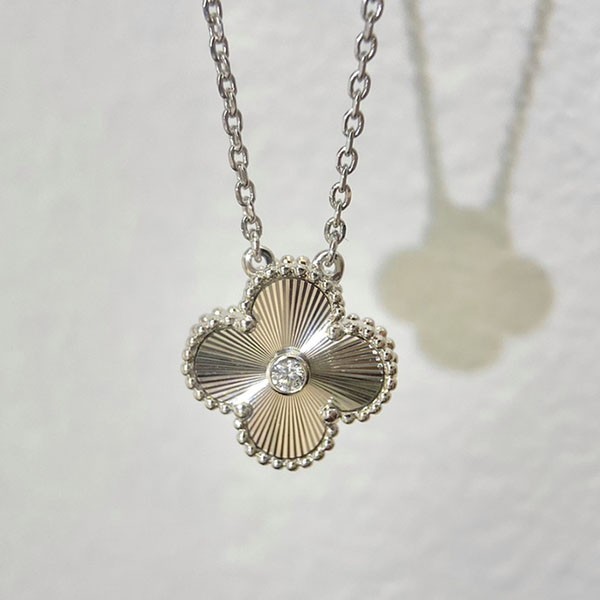 World-famous vintage Alhambra pendant replica VCARP4KL00 World-famous vintage Alhambra pendant replica VCARP4KL00