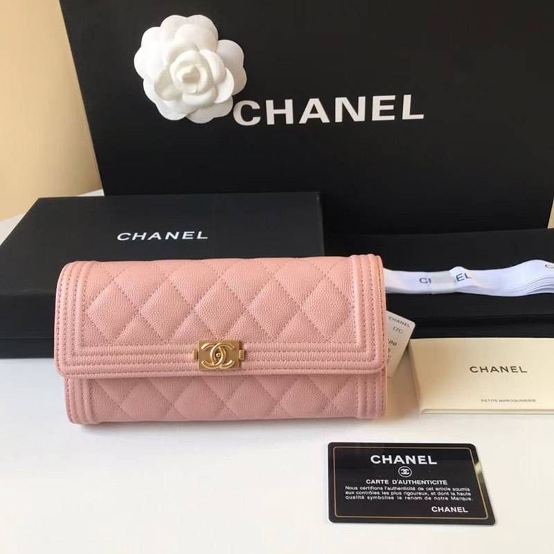 Cute and rare Chanel Caviar bi-fold flap long wallet Boy Chanel shp94773 Cute and rare Chanel Caviar bi-fold flap long wallet Boy Chanel shp94773